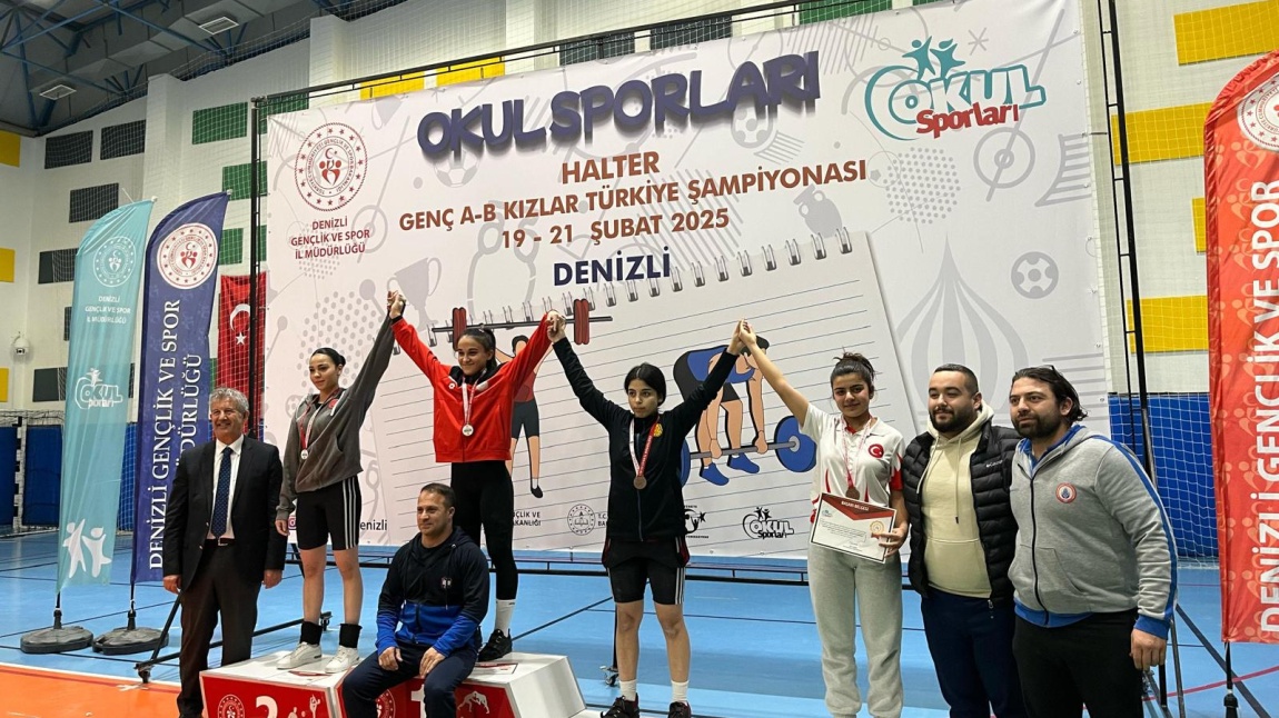 KIZ ÖĞRENCİMİZ HALTERDE TÜRKİYE ÜÇÜNCÜSÜ OLDU